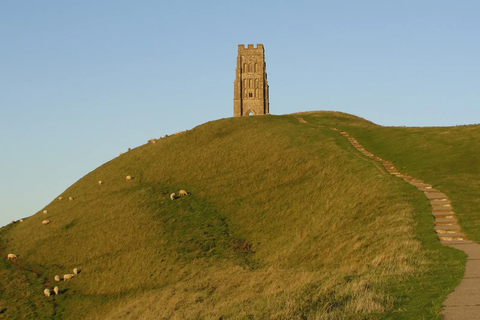 Glastonbury Tor, la colina vinculada a la tradición de Avalon